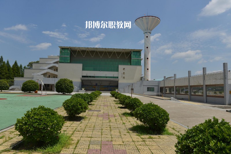 四川2021年中專學(xué)校和中專有哪些區(qū)別