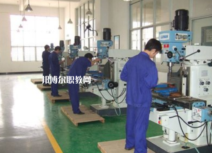 重慶2021年中專有什么專業(yè)適合男孩子