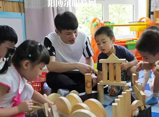 重慶2021年男生上幼師學(xué)校學(xué)什么好