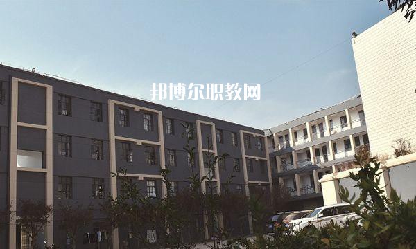 云南冶金高級技工學(xué)校2021年學(xué)費。收費多少