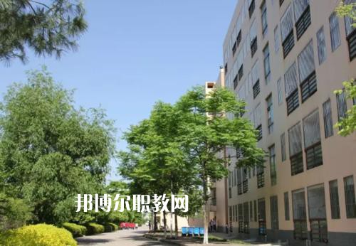 云南曲靖應用技術(shù)學校2021年學費、收費多少