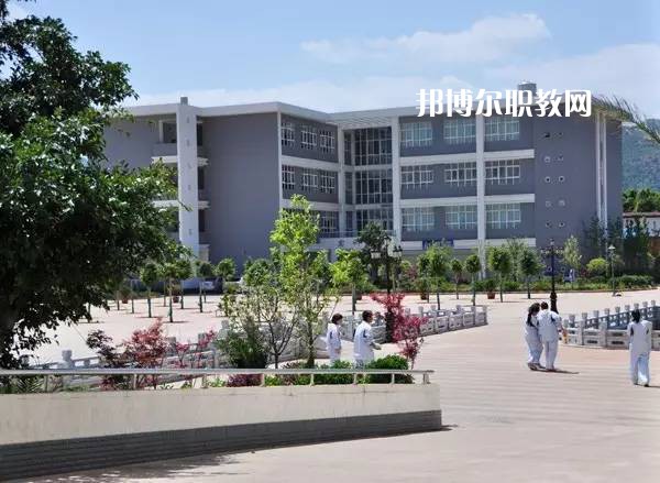 昆明旅游職業(yè)中學2021年學費、收費多少