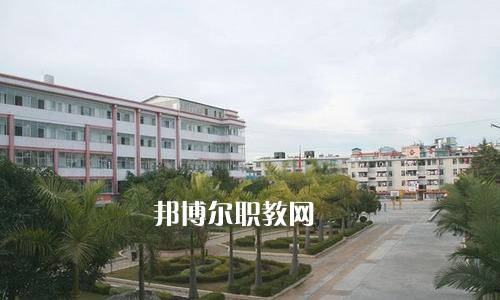 云南省普洱衛(wèi)生學校2021年學費、收費多少