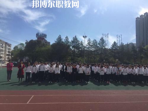 新疆石河子衛(wèi)生學(xué)校2021年學(xué)費(fèi)、收費(fèi)多少