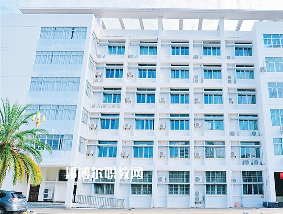 海南農(nóng)墾衛(wèi)生學校2021年學費、收費多少
