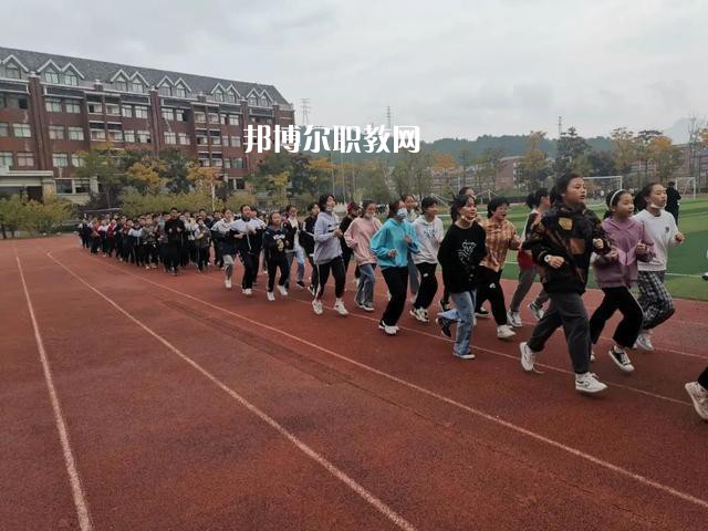重慶計(jì)算機(jī)職業(yè)高級(jí)中學(xué)2022年學(xué)費(fèi)、收費(fèi)多少