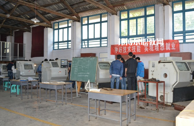 貴州鐵路技術(shù)學(xué)校2022年報(bào)名條件、招生要求、招生對(duì)象