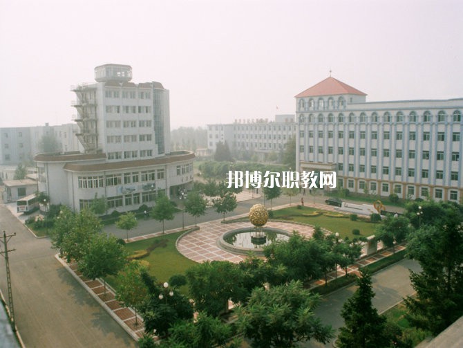 重慶市紡織技工學(xué)校2022年學(xué)費(fèi)、收費(fèi)多少 