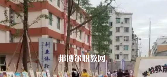 天府成人中等專業(yè)學校2022年學費、收費多少