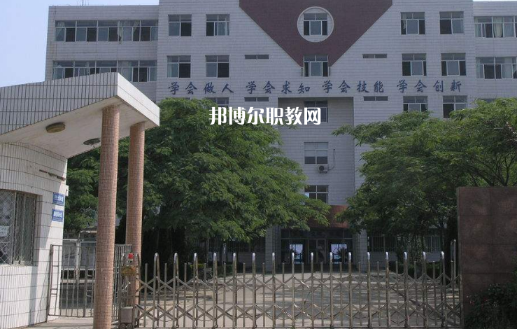 凱里市技工學(xué)校2022年報名條件、招生要求、招生對象