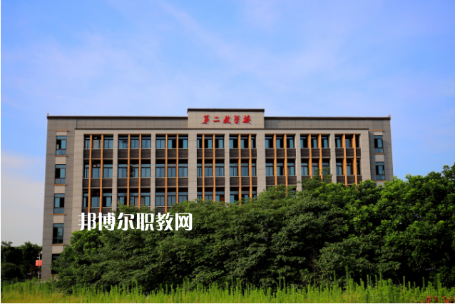重慶工貿(mào)高級(jí)技工學(xué)校2022年報(bào)名條件、招生要求、招生對(duì)象