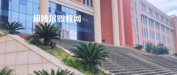 樂山市醫(yī)藥科技高級(jí)技工學(xué)校成都校區(qū)2022年報(bào)名條件、招生要求、招生對(duì)象