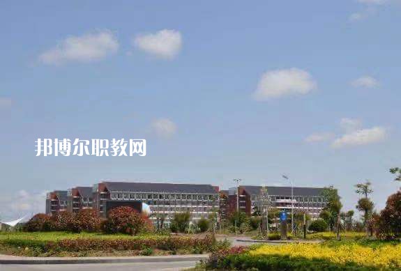 龍陵縣職業(yè)高級中學(xué)2022年報名條件、招生要求、招生對象