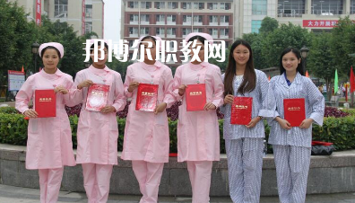 廉江市衛(wèi)生職業(yè)技術(shù)學校2022年報名條件、招生要求、招生對象