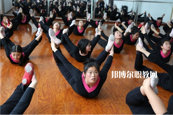 重慶榮昌職業(yè)教育中心2022年學費、收費多少