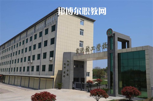 懷寧宏達技工學(xué)校2022年報名條件、招生要求、招生對象