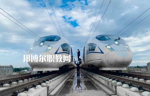 蘭州2022年軌道交通學校中專升大?？际裁? width=