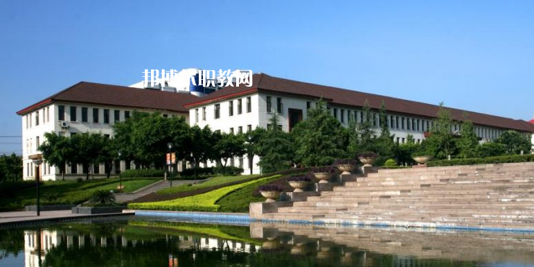 重慶醫(yī)科學(xué)校2022年學(xué)費、收費多少
