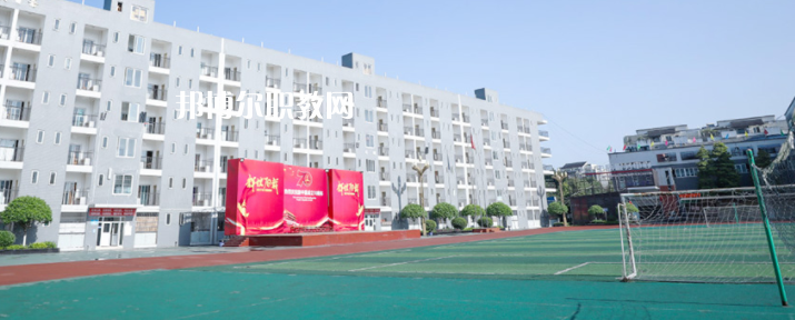 昆明市衛(wèi)生學(xué)校2022年報(bào)名條件、招生要求、招生對(duì)象