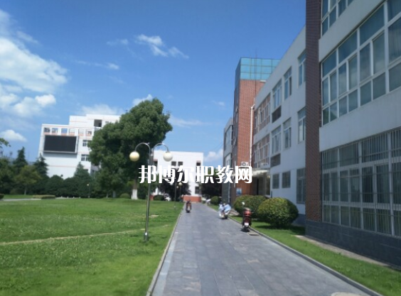 云南廣播電視學(xué)校2022年報名條件、招生要求、招生對象
