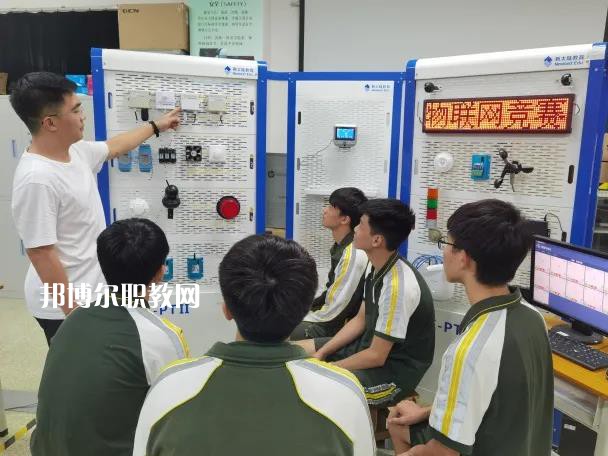 東莞商業(yè)學(xué)校2022年學(xué)費(fèi)、收費(fèi)多少