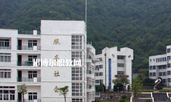 昭通財(cái)貿(mào)學(xué)校2022年學(xué)費(fèi)、收費(fèi)多少