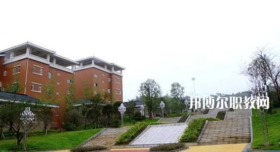 廣東新興中藥學(xué)校2022年報(bào)名條件、招生要求、招生對象