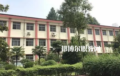 武漢交通科技學(xué)校2022年招生辦聯(lián)系電話(huà)