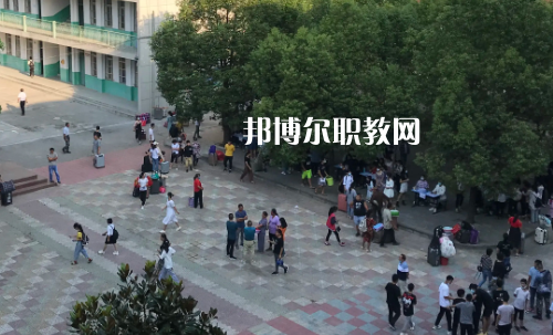 老河口職業(yè)技術(shù)學(xué)校2022年報名條件、招生要求、招生對象