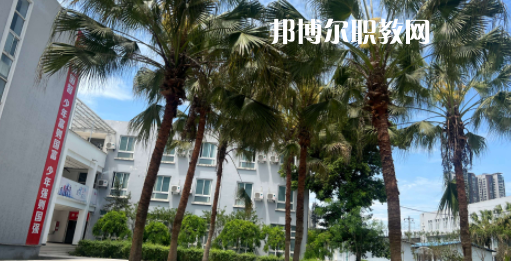 成都光華技工學(xué)校地址在哪里，哪個地區(qū)，哪個城市?