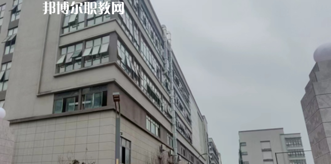重慶市渝北區(qū)竟成中學(xué)校地址在哪里，哪個(gè)地區(qū)，哪個(gè)城市?