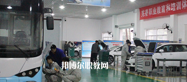 南京市公用事業(yè)技工學(xué)校地址在哪里，哪個(gè)地區(qū)，哪個(gè)城市?
