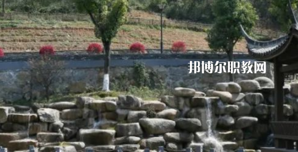 杭州市富陽區(qū)職業(yè)高級(jí)中學(xué)地址在哪里，哪個(gè)地區(qū)，哪個(gè)城市?