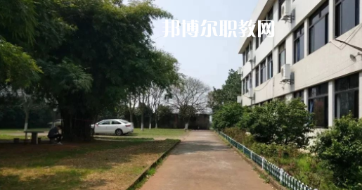 蘭溪市第六中學(xué)地址在哪里，哪個地區(qū)，哪個城市?