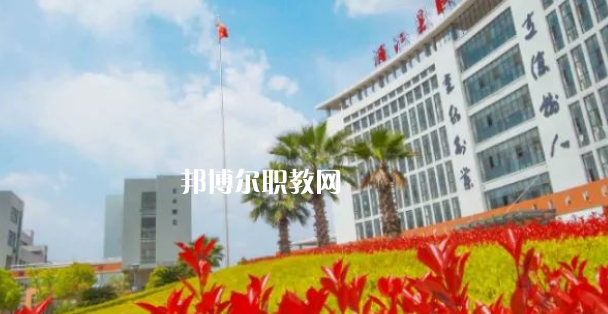 浦江縣職業(yè)技術(shù)學(xué)校招生計(jì)劃人數(shù)根據(jù)專業(yè)不同，計(jì)劃也是不同的，例如：幼兒保育招生40人，學(xué)前教育招生57人，普職融通招生150人，工藝美術(shù)招生150人，淘寶美工招生40人，等等，邦博爾小編為大家整理了浦江縣職業(yè)技術(shù)學(xué)校招生計(jì)劃人數(shù)詳細(xì)內(nèi)容，信息僅供參考，如有變動(dòng)，以學(xué)校官方最新消息為準(zhǔn)。  一、浦江縣職業(yè)技術(shù)學(xué)校招生計(jì)劃一覽表 二、浦江縣職業(yè)技術(shù)學(xué)校招生情況 1、浦江縣職業(yè)技術(shù)學(xué)校招生條件、要求  遵紀(jì)守法、熱愛(ài)勞動(dòng)、文明禮貌、樸實(shí)誠(chéng)信;  無(wú)疾病、無(wú)傳染病、無(wú)慢性病史、無(wú)犯罪史、無(wú)嚴(yán)重違紀(jì)史;  身體健康，學(xué)生品行端正。  2、浦江縣職業(yè)技術(shù)學(xué)校招生對(duì)象  招收應(yīng)屆、歷屆初中畢業(yè)及以上文化程度的學(xué)生  三、浦江縣職業(yè)技術(shù)學(xué)校簡(jiǎn)介 學(xué)校有全國(guó)職教名師、省特級(jí)教師、大師名家、省市教壇新秀、省技術(shù)能手、市學(xué)科帶頭人40多人。智慧校園管理系統(tǒng)、體育館、圖書館、電子閱覽室、校內(nèi)外實(shí)訓(xùn)基地等，教學(xué)設(shè)施一應(yīng)俱全。  學(xué)校設(shè)有浦江縣職業(yè)技能培訓(xùn)中心和職業(yè)技能鑒定中心。  四、浦江縣職業(yè)技術(shù)學(xué)?？诒?校友評(píng)價(jià)：浦江縣職業(yè)技術(shù)學(xué)校辦學(xué)特色鮮明，教學(xué)設(shè)施一應(yīng)俱全，為本地經(jīng)濟(jì)建設(shè)和社會(huì)發(fā)展培養(yǎng)高技能人才。  校友評(píng)價(jià)：浦江縣職業(yè)技術(shù)學(xué)校教學(xué)設(shè)備比較齊全，老師工作認(rèn)真，領(lǐng)導(dǎo)班子心齊。