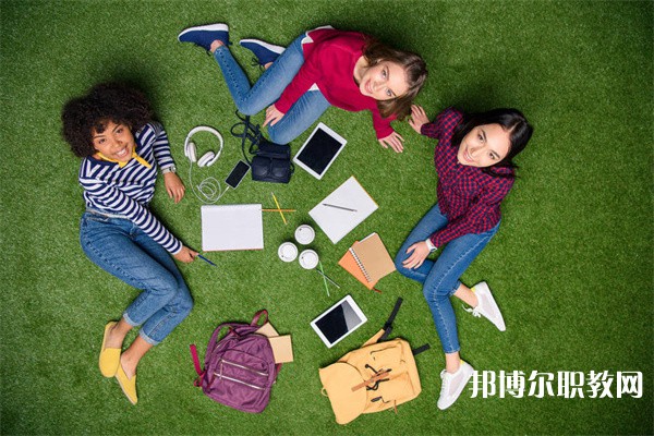 廣西哪里的中專學校能讀計算機應用（平面設計方向）專業(yè)