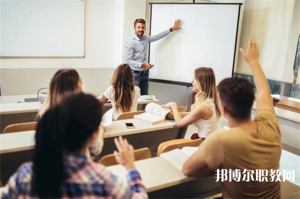 廣西哪里的中專學(xué)校能讀寵物養(yǎng)護(hù)與經(jīng)營(yíng)專業(yè)
