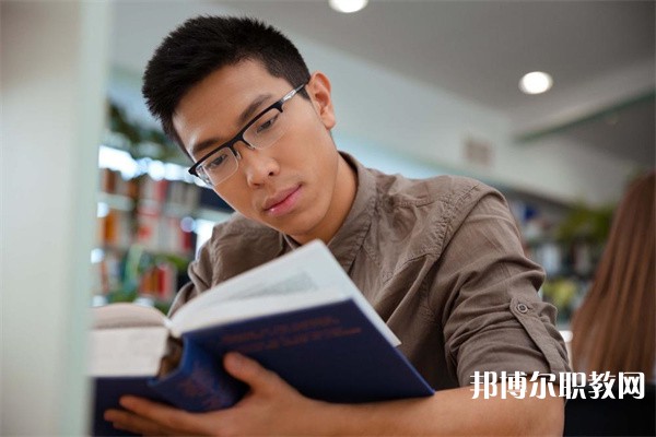 廣西哪里的中職學校能讀網(wǎng)頁平面設(shè)計專業(yè)