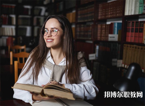 廣西哪里的中職學(xué)校能讀農(nóng)業(yè)機(jī)械使用與維修(汽修運用與維修、數(shù)控技術(shù)、無人機(jī)方向)專業(yè)