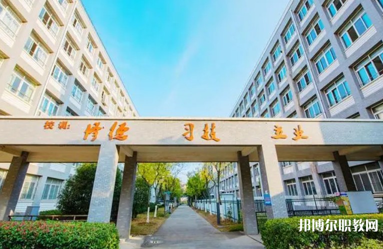 2024青島西海岸新區(qū)職業(yè)中等專(zhuān)業(yè)學(xué)校招生計(jì)劃 招生人數(shù)是多少(附要求、條件、對(duì)象)