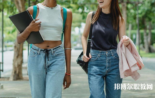 廣西哪里的職業(yè)學(xué)校能讀寵物養(yǎng)護與經(jīng)營(診療方向)專業(yè)
