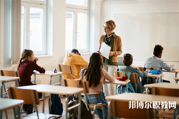 廣西哪里的中職學校能讀旅游服務與管理(導游、休閑農業(yè)方向)專業(yè)