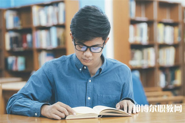 四川哪里的中職學校能讀室內(nèi)裝飾藝術設計專業(yè)