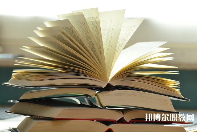 四川哪里的職業(yè)學校能讀農業(yè)機械運用與維修專業(yè)