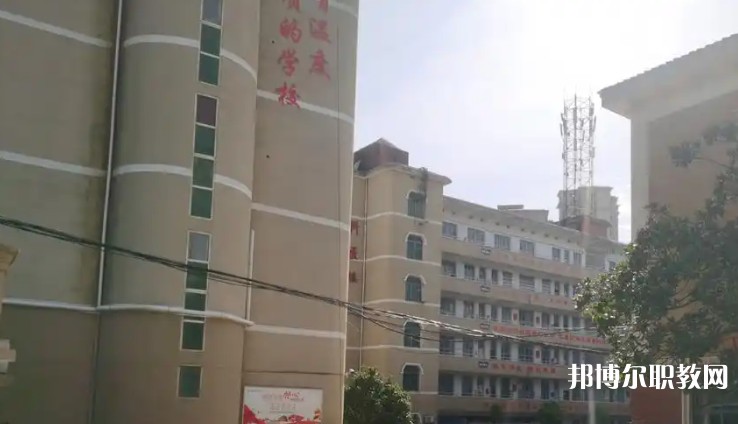益陽市科技工程學(xué)校2025年學(xué)費(fèi)、收費(fèi)多少