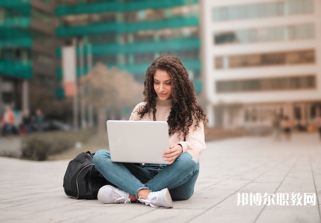 廣西哪里的中職學(xué)校能讀計(jì)算機(jī)計(jì)應(yīng)用專(zhuān)業(yè)